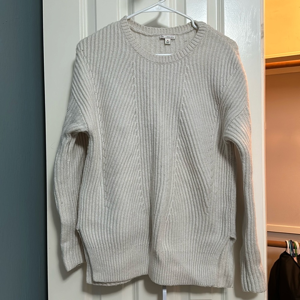 GAP Off-White Cableknit Sweater Size Medium
